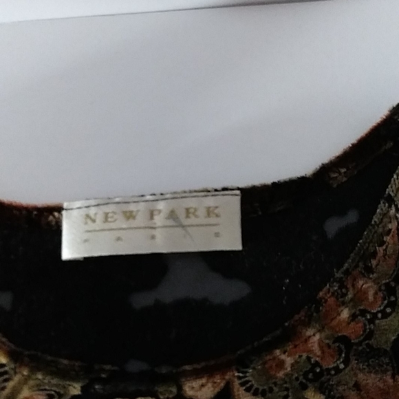 Top - Picture 2 of 3